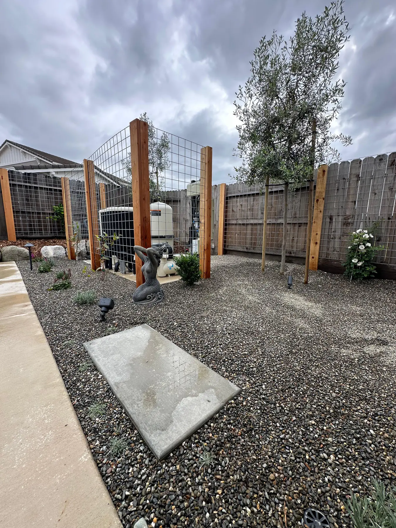 Concrete stepping pad set in decorative gravel
